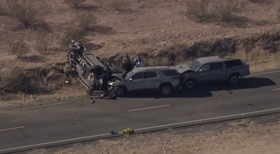 Driver dies after causing crash on Hunt Highway in Pinal County